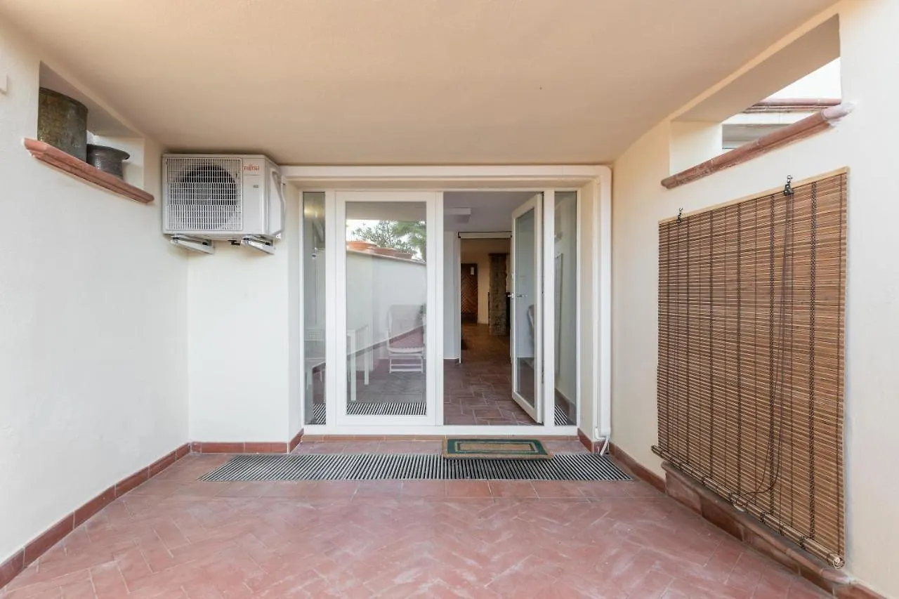 Apartment La Casa Davanti Al Mare Quartu Sant'Elena Italy