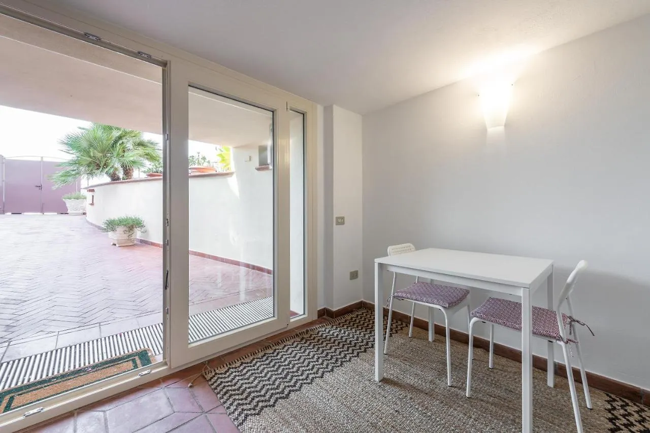 La Casa Davanti Al Mare Quartu Sant'Elena 0*,
